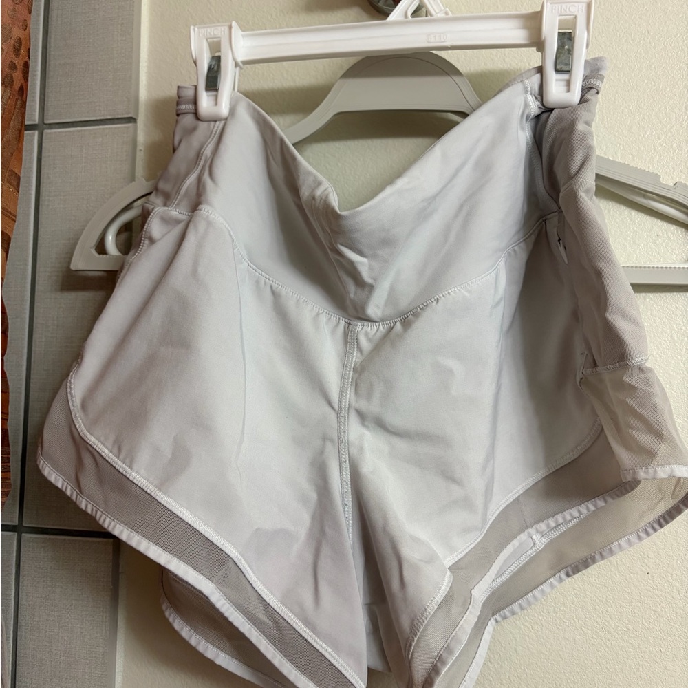 Lululemon White Speed Up Short 2.5”